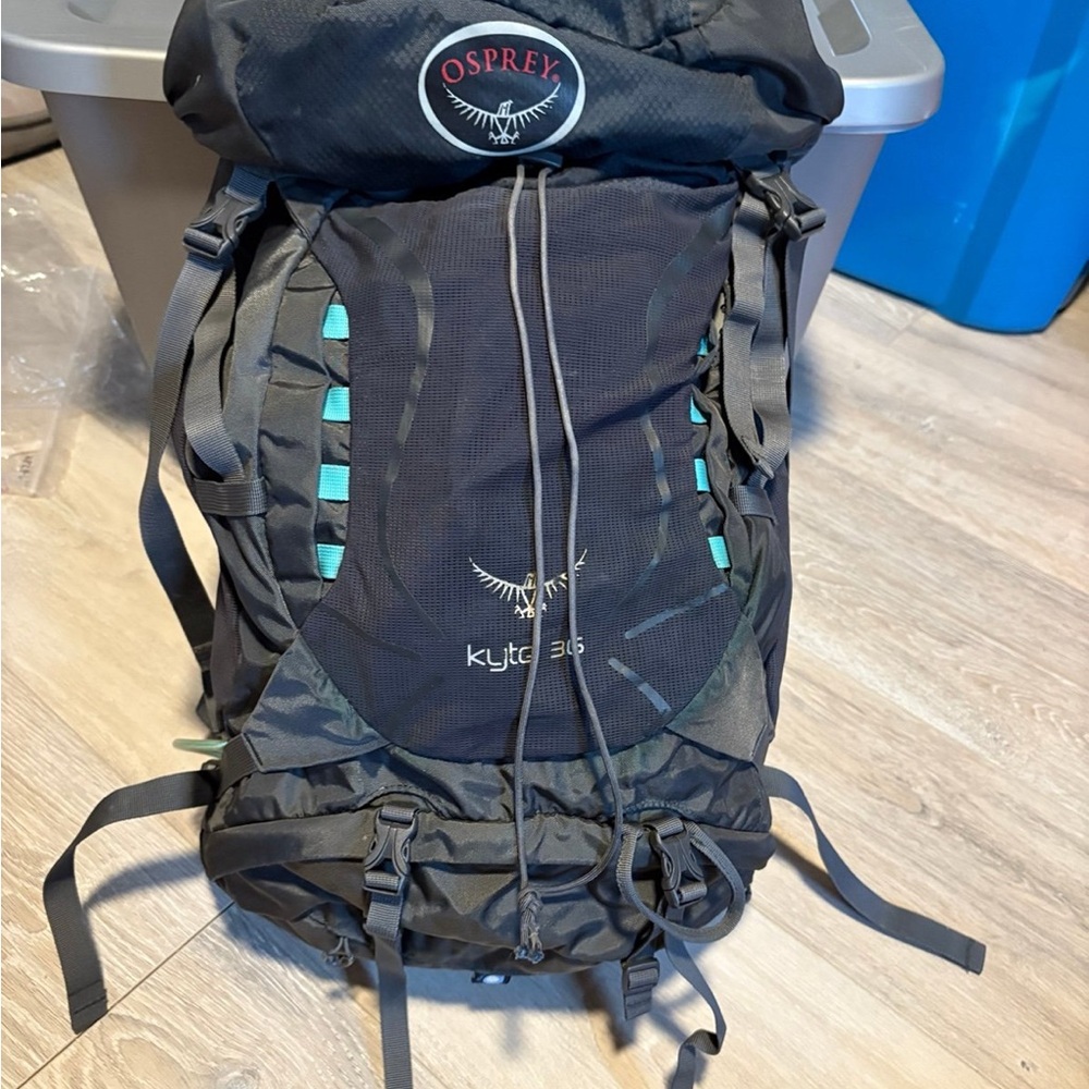 OSPREY Kyte 36 Black with Teal Accent Backpack